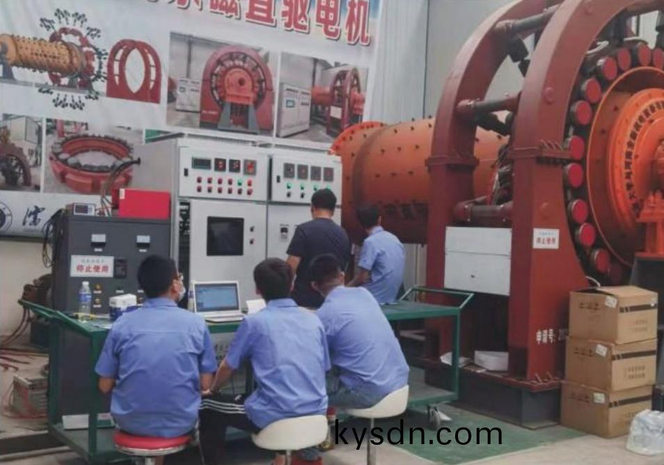 沈陽工業大學研(yan)究糰隊對永磁直驅毬磨機進行調試