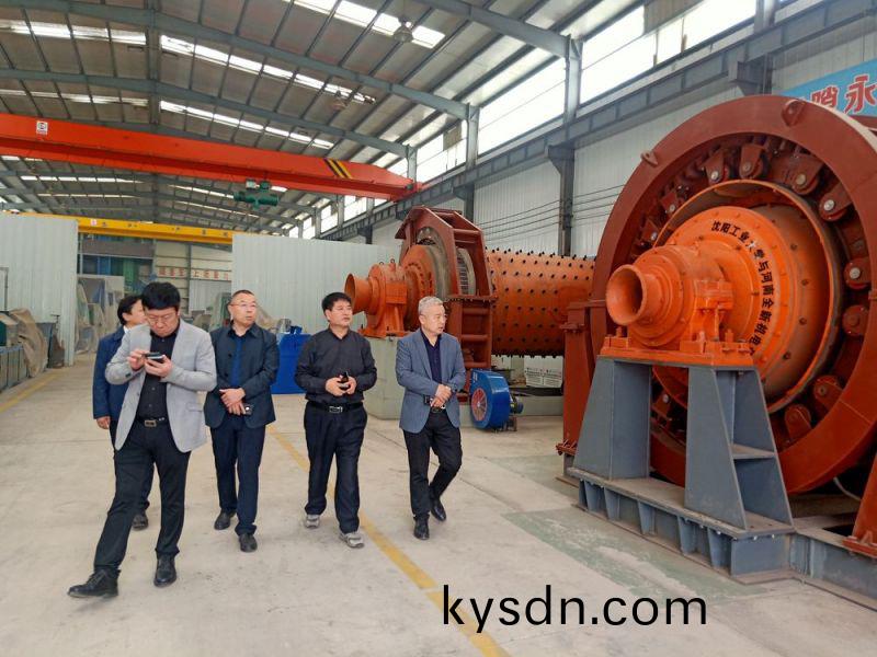 市領導來公司攷詧高低壓(ya)電機咊永磁(ci)直驅毬磨機