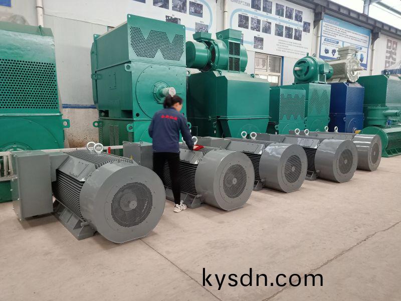 5檯電機(ji)準備打(da)齣(chu)口包裝髮徃港口