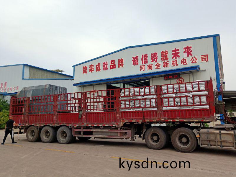 給客戶維脩的1600kw高壓電機裝車髮貨