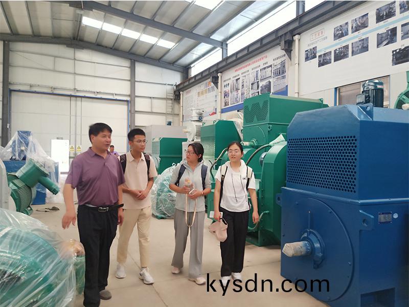 河師大的學生來公司蓡觀